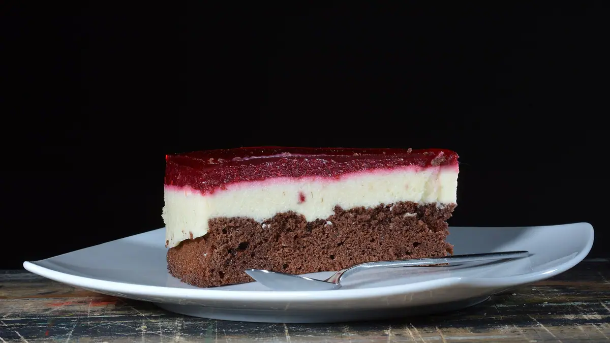 Cakes N' Desserts – cake shop in Canvey Island town centre
